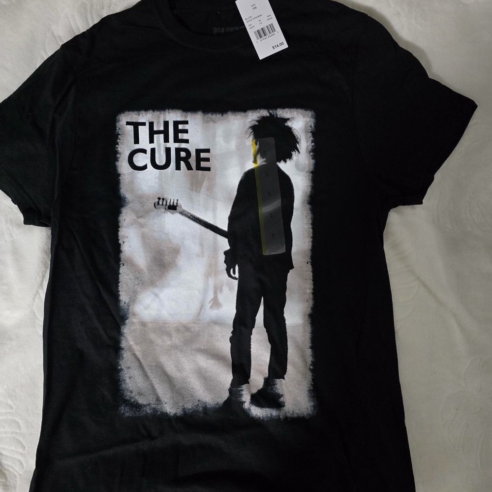 Graphic Band Tee the cure